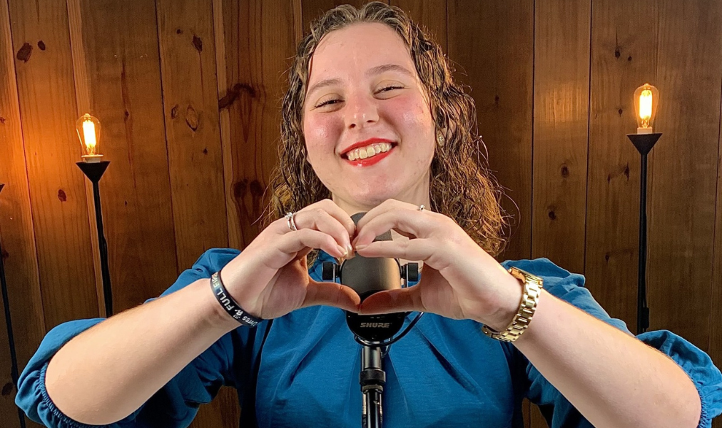 Ingrid Grando se prepara para lançar o videoclipe One of Us no YouTube