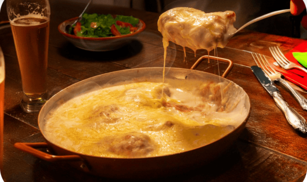 Tilápia com mussarela e bacon servida durante o Festival do Peixe.