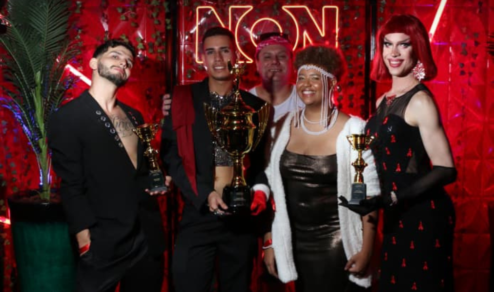 Integrantes da House of Hands UP durante apresentação em Campo Grande