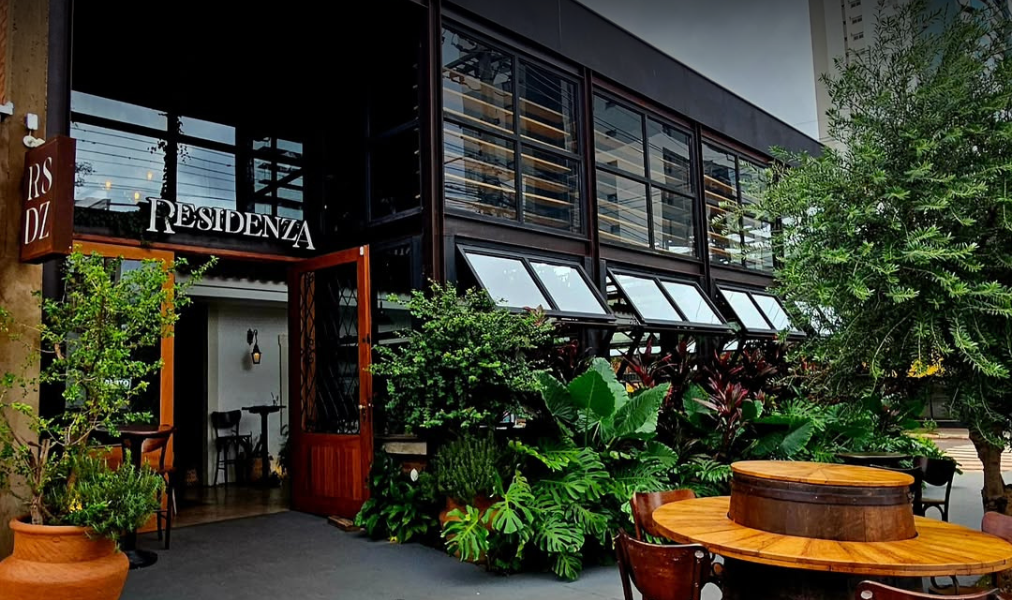 Fachada do restaurante Residenza em Campo Grande, que celebra um ano com novo cardápio