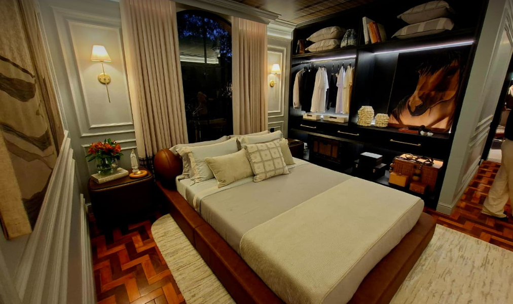 Ambiente Suíte do Herdeiro na CasaCor MS 2025, inspirado em memórias familiares e elementos clássicos, criado pelo estúdio Inocencio Design.