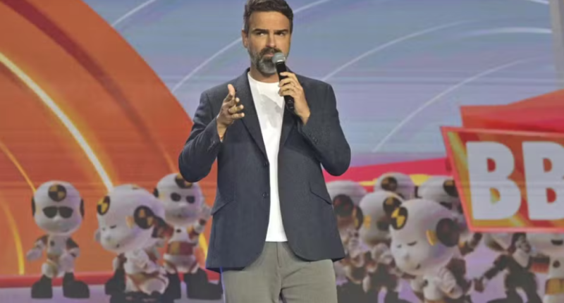 Tadeu Schmidt anuncia novidades do BBB 26 durante o Upfront Globo 2026