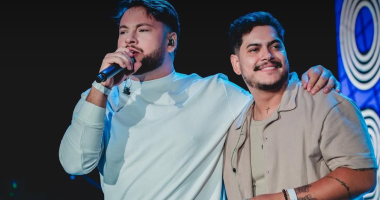 Dupla sertaneja Kaio & Gabriel se apresenta em Campo Grande ao lado do grupo Kamisa 10 na gravação do novo DVD