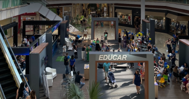 Crianças participam de atividades educativas no Projeto Educar do Shopping Campo Grande.