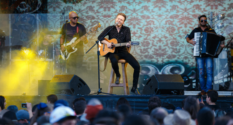 Michel Teló se apresenta Brasil afora