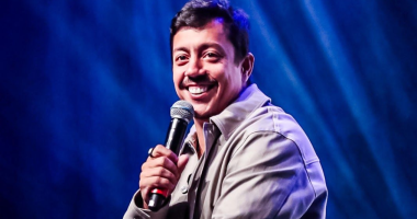 Humorista Renato Albani se apresenta em Campo Grande com sessão extra.