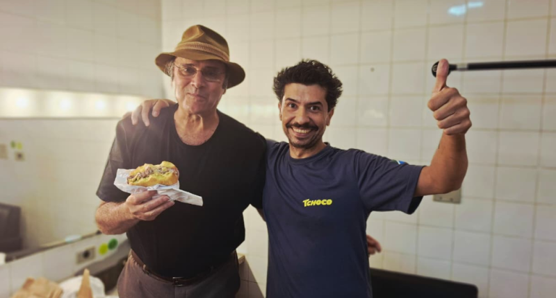 Felipe Lourenço ao lado de Almir Sater na Bienal Pantanal.