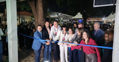 Autoridades e produtores durante a cerimônia de abertura da Expogenética MS 2025, no Parque de Exposições Laucídio Coelho, em Campo Grande.