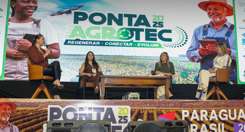 Foto de Hanaitã Baldissera falando ao público durante a mesa de Empreendedorismo Feminino na Ponta Agrotec 2025
