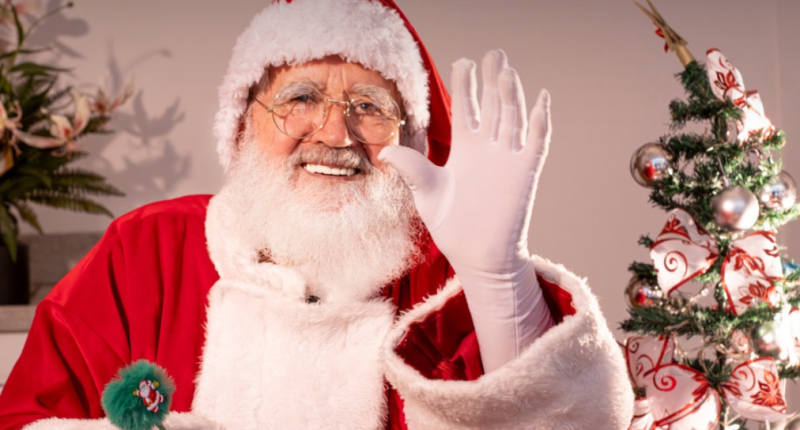Chegada do Papai Noel no Norte Sul Plaza durante cortejo natalino
