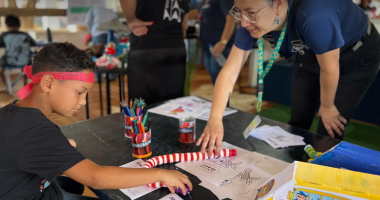 Crianças e visitantes participam das oficinas do Bioparque Pantanal no Rodeo Fest Inclusivo