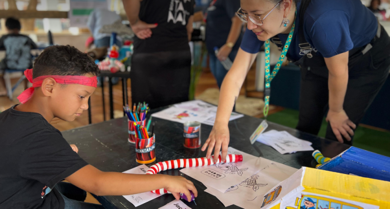Crianças e visitantes participam das oficinas do Bioparque Pantanal no Rodeo Fest Inclusivo