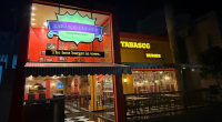 Fachada da nova unidade do Tabasco Burger em Campo Grande, com identidade visual rock’n’roll e ambientação temática.