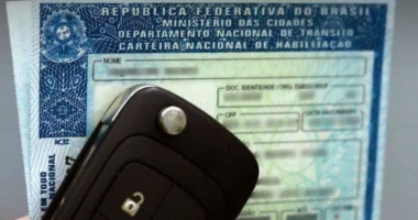 Carteira Nacional de Habilitação com destaque para novas regras e modernização do processo no Brasil.