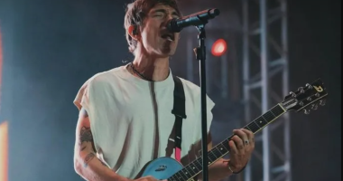 Foto de Di Ferrero em turnê pelo país.