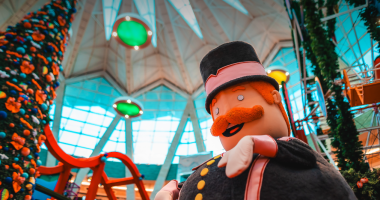 Personagem Bita durante evento natalino no Bosque dos Ipês