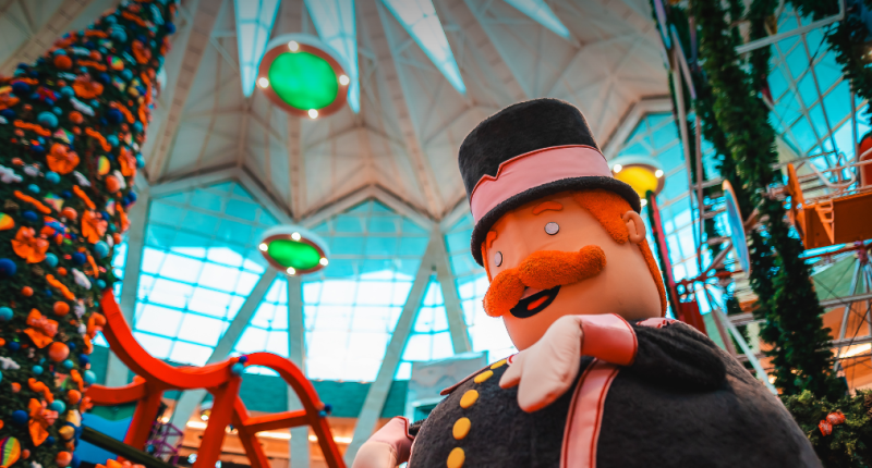 Personagem Bita durante evento natalino no Bosque dos Ipês