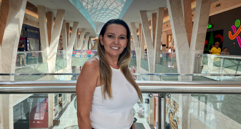 Cliente sorrindo ao saber da notícia que foi a ganhadora do HR-V