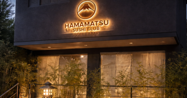 Fachada do Hamamatsu Sushi Club com sushi à la carte e ambiente acolhedor no Centro de Campo Grande.