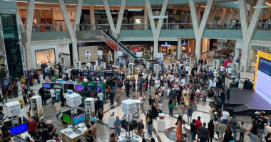 Participantes dançam Just Dance e exibem cosplays no encerramento do Museu do Videogame no Bosque dos Ipês