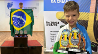 Menino prodígio do xadrez joga simultânea com jovens no Lago de Carpas do Comper Itanhangá