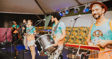 Grupo de Forró se apresentando durante o carnaval de 2026