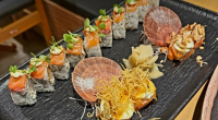 Pratos de sushi com cortes frescos e montagem sofisticada no Hamamatsu Sushi Club em Campo Grande, com iluminação intimista e apresentação impecável.