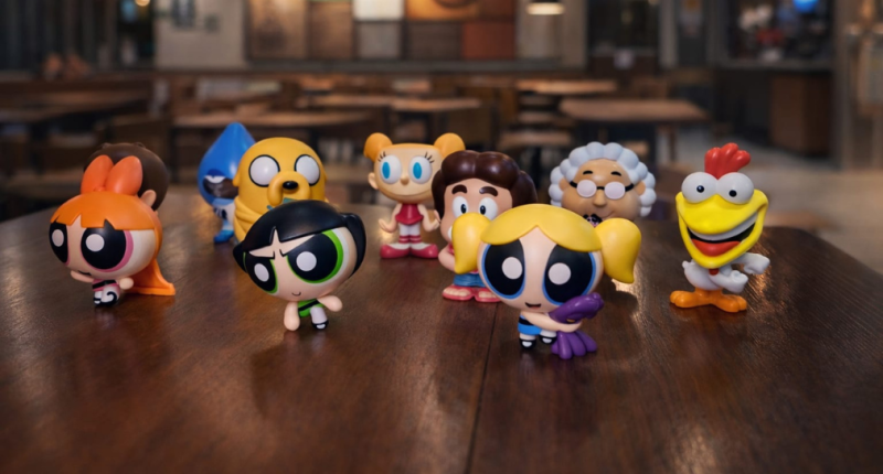 Todos os brinquedos do Cartoon Network e sobre a mesa