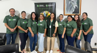 Mulher idosa rural participando de curso sobre saúde e qualidade de vida no campo