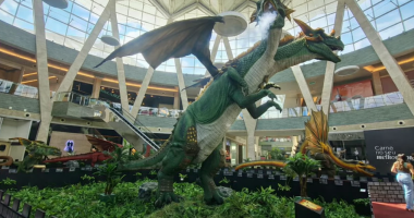 Dragão animatrônico gigante em exposição no shopping Bosque dos Ipês em Campo Grande