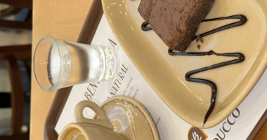 Sobremesas, cafés e gelatos coloridos expostos durante o Festival dos Sabores no Shopping Campo Grande