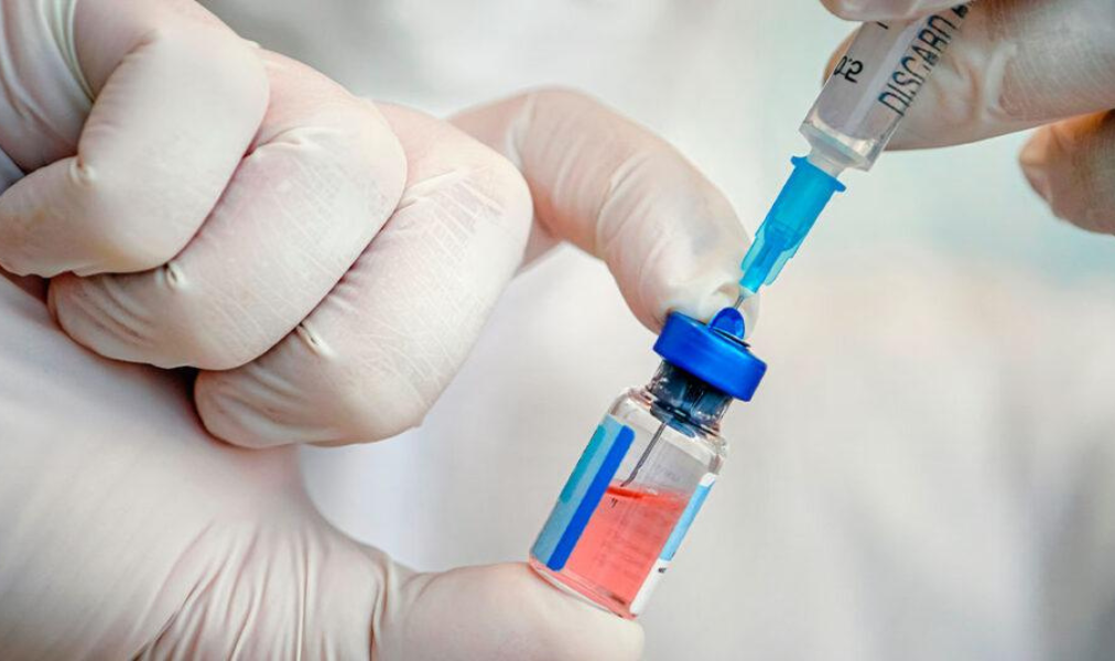 Representação de células sendo atacadas por sistema imunológico simbolizando tratamento contra câncer