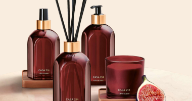 vela perfumada, difusor e home spray da linha Figo Magnífico sobre mesa sofisticada com decoração aconchegante