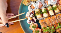 prato variado com sushi, sashimi. uma amostra do que a Sea Party oferece