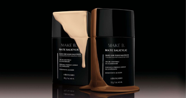 Base Make B. Mate Salicylic ao lado de produtos de maquiagem com acabamento matte voltado para peles oleosas.