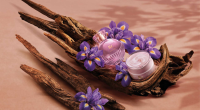 Frasco do perfume Liz D’Essence, lançamento de O Boticário, desenvolvido com notas amadeiradas, especiarias e íris nobre, ingrediente tradicional da alta perfumaria.