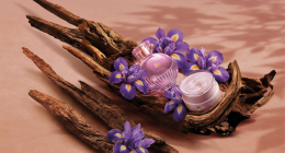 Frasco do perfume Liz D’Essence, lançamento de O Boticário, desenvolvido com notas amadeiradas, especiarias e íris nobre, ingrediente tradicional da alta perfumaria.