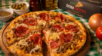 Pizza recém assada para surpreender os casais apaixonados