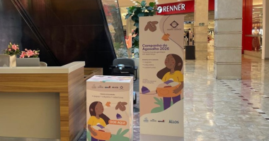 Ponto de arrecadação da Campanha do Agasalho recebe roupas, calçados e cobertores no Shopping Campo Grande