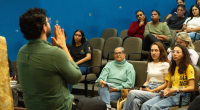 Participantes acompanham palestra sobre fotografia e marketing durante curso de comunicação religiosa em Campo Grande