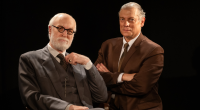 Cena da peça A Última Sessão de Freud, estrelada por Odilon Wagner e Marcello Airoldi