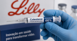 Profissional de saúde segura seringa utilizada em tratamento inovador para redução do colesterol e prevenção de doenças cardiovasculares.