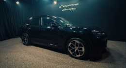 Novo Porsche Cayenne Electric durante apresentação exclusiva para clientes e convidados no Porsche Center Campo Grande.