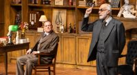 Atores de "A Última Sessão de Freud" durante apresentação teatral seguida de debate com o público