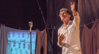 Paulo Betti durante apresentação do espetáculo "Autobiografia Autorizada", atração de abertura da Feira Literária de Bonito.