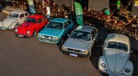Carros antigo durante evento para divulgaçao do Retrocar