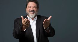 Mario Sergio Cortella durante conferência sobre propósito, liderança e desenvolvimento humano