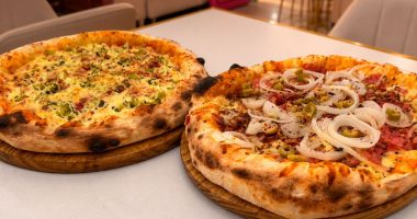 Pizza artesanal de longa fermentação servida na Cacimba Sorvetes durante a ação especial do Dia da Pizza.