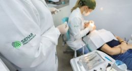Profissionais do Senar/MS realizam atendimentos de saúde e orientações odontológicas durante ação em assentamento rural de Campo Grande.