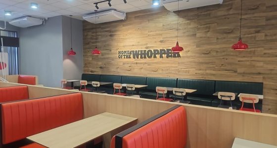 Burger King da Avenida Afonso Pena, em Campo Grande, passa por renovação e reabre nesta semana após meses de reforma.